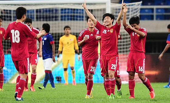 kaiyun体育平台-洞庭鲸鲨队鏖战三湘黑豹队，击剑小组赛险胜，核心复出即建功。回归即成焦点的简单介绍