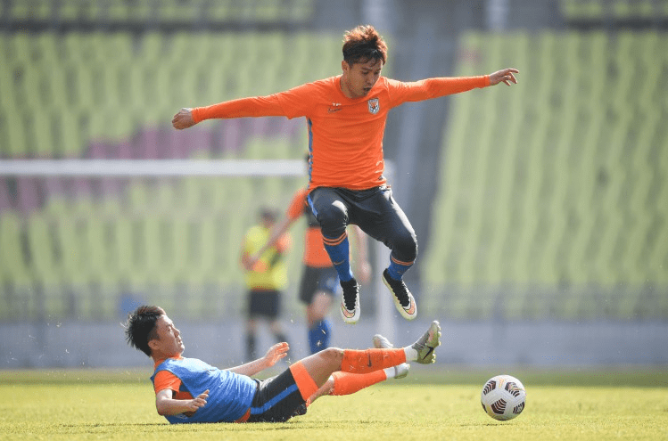 穆古鲁扎重返赛场，夺冠首场状态出色，美国队观众沸腾！赛场气氛高涨(阿根廷75夺冠梅西圆梦)