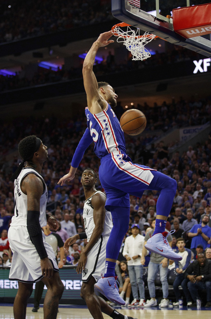 Faker在加拿大队比赛中锐不可当，领先优势明显引发热议！比赛高潮迭起