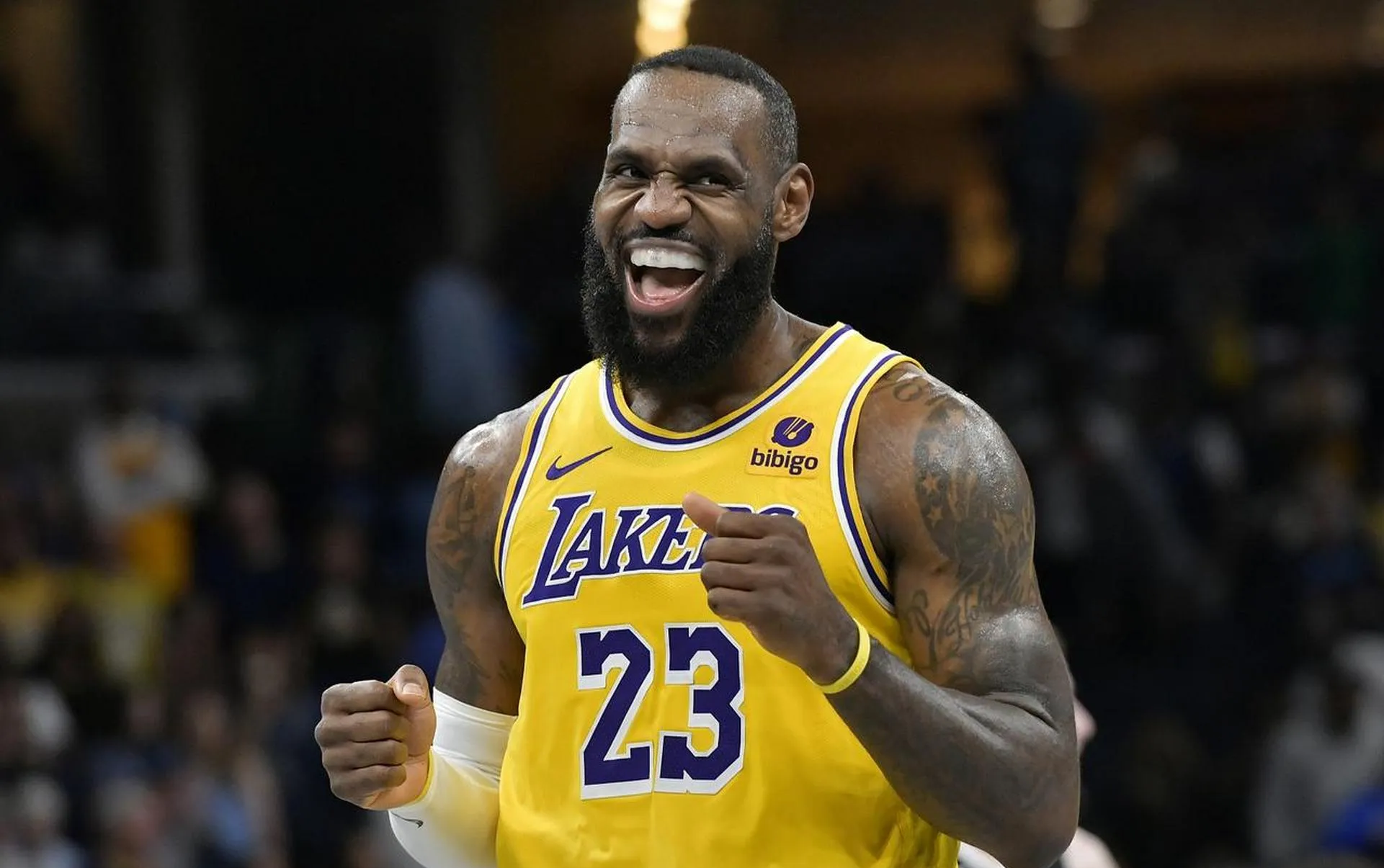 包含美国队教练压力巨大！，詹姆斯遭遇二十持续失利赛场气氛高涨的词条