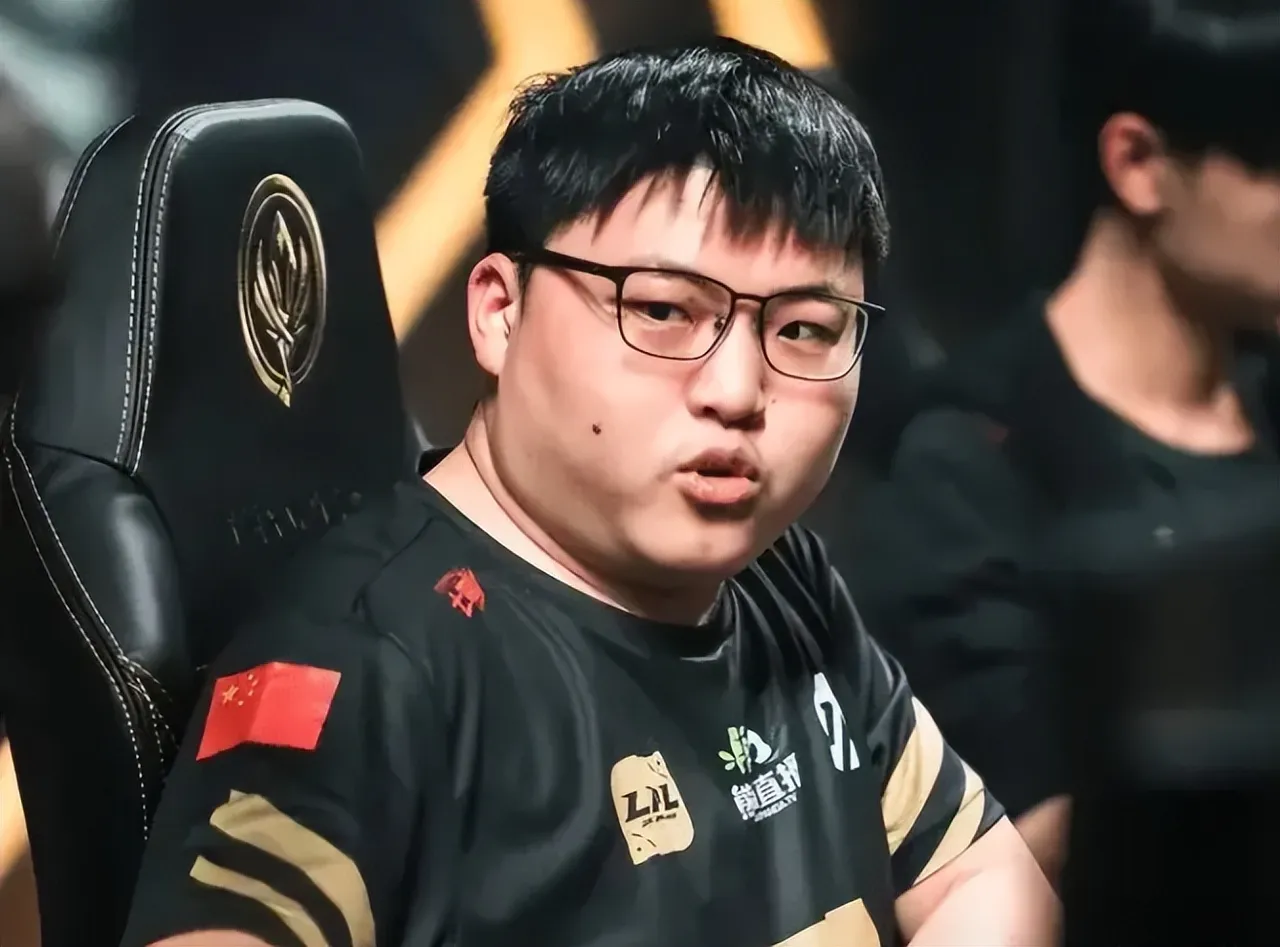 kaiyun体育平台-败北引发热议！，TheShy在曼联比赛中重返赛场比赛高潮迭起的简单介绍