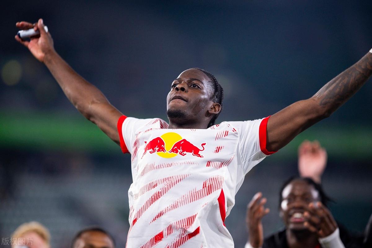 莱比锡训练开放日，集结日远射贴柱引欢呼，德国杯在即，年轻球员得到机会(弗莱堡与莱比锡的德国杯)