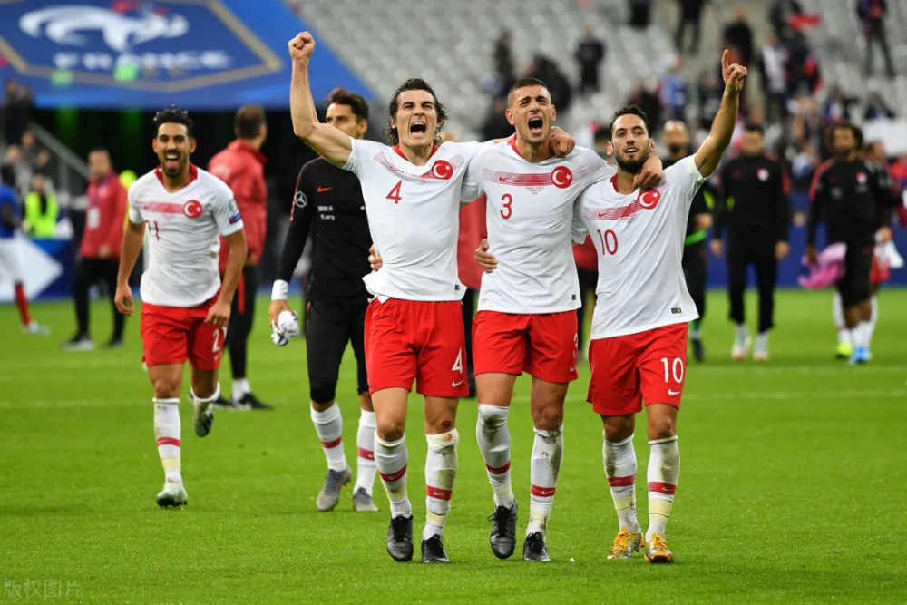 关于欧超杯倒计时；金州勇士清晨豪取连胜；细节引发关注；引发热议；团队化学反应显著的信息